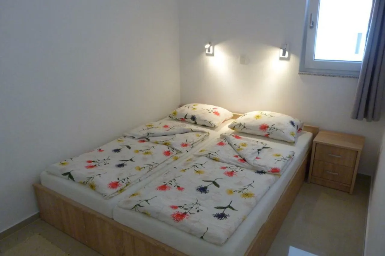 Apartments Monja & Dadi, Malinska, Vantacici