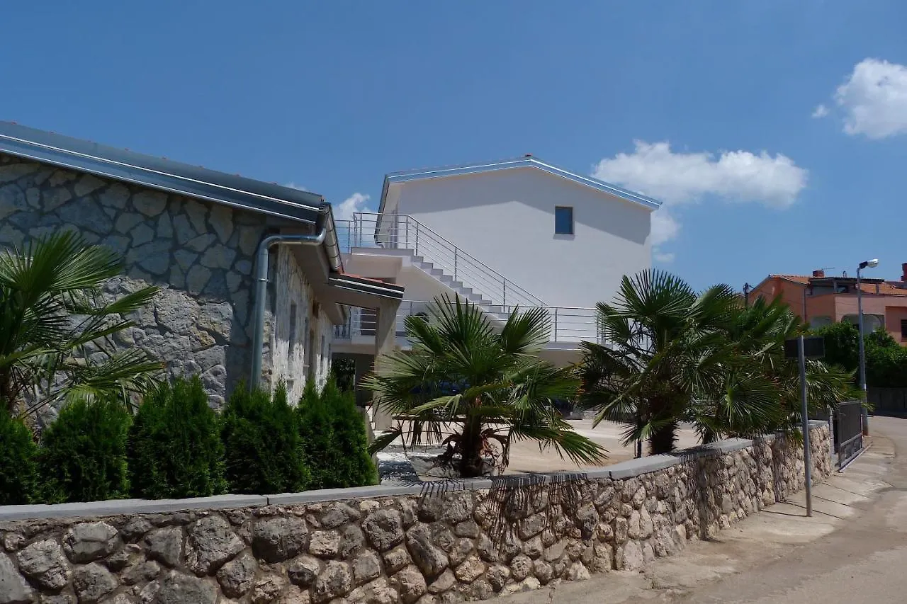 Apartments Monja & Dadi, Malinska, Vantacici