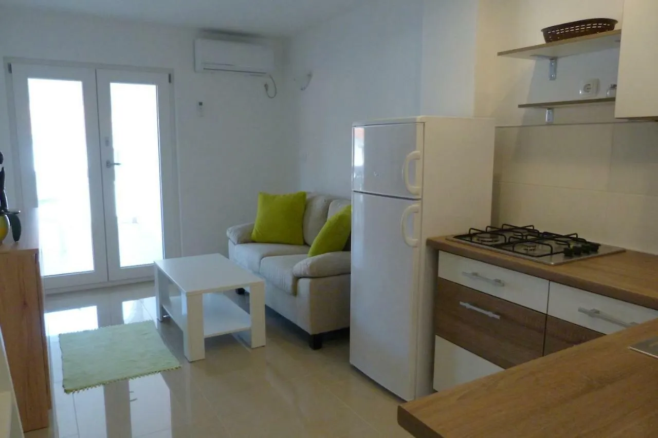 Apartments Monja & Dadi, Malinska, Vantacici